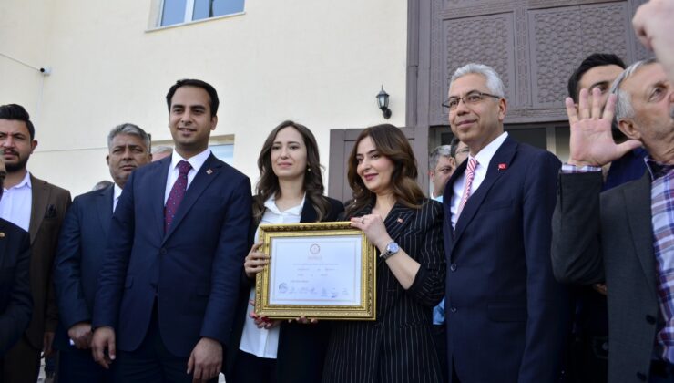 Başkan Akpınar Mazbatasını Aldı